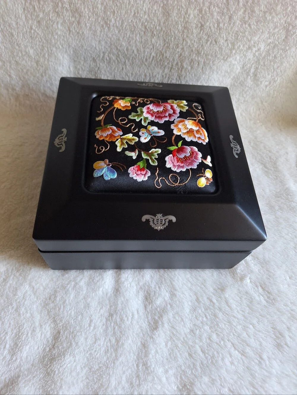 Vintage Korean Wooden Lacquer Jewelry Box Hand Silk Embroidered Peony Floral